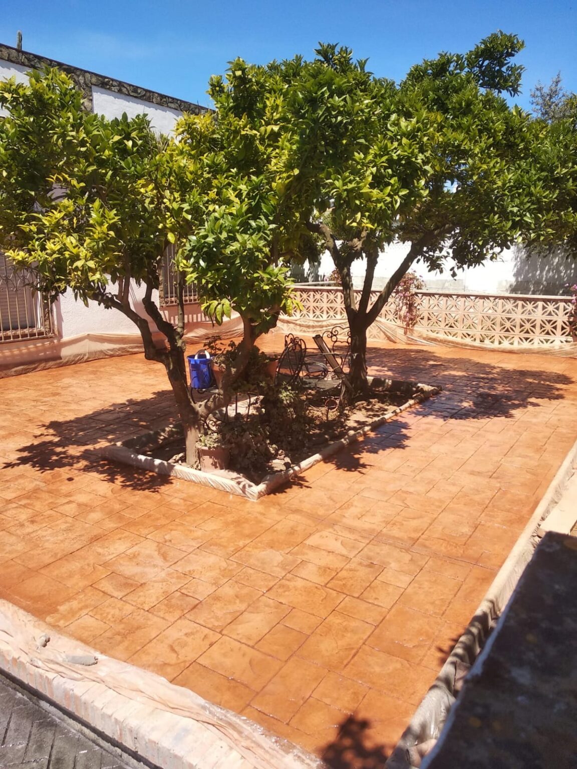 Detalle de las juntas de dilatación en un suelo de hormigón pulido.